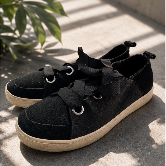 Koolaburra Shoes - Koolaburra by UGG Womens Black Canvas Ribbon Lace Low‎ Top Sneakers Shoes 9.5